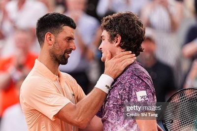 Novak Djokovic bị loại sốc tại Roland Garros: Tranh cãi căng thẳng và màn ngược dòng 5 set