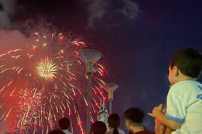 Du khách mãn nhãn với đại tiệc pháo hoa bên sông Hàn