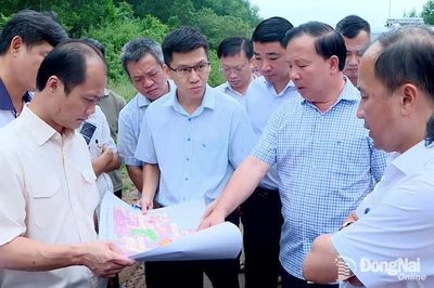 Chủ tịch UBND thành phố Nguyễn Văn Út khảo sát công tác giải phóng mặt bằng chuẩn bị khởi công Dự án Đường Vành đai 4 - Thành phố Hồ Chí Minh