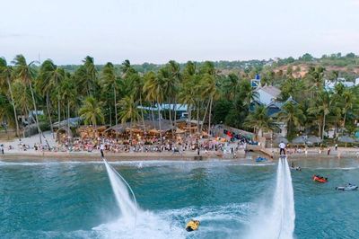 Bay cùng Flyboard trên biển xanh Lâm Đồng