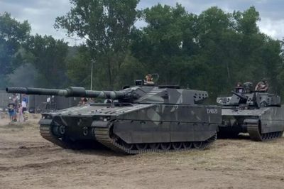 Slovakia so sánh xe tăng hạng nhẹ CV90120 và CFL-120 Karpat cho kế hoạch hiện đại hóa