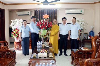 Phó Chủ tịch Thường trực Ủy ban MTTQ tỉnh Hà Trung Kiên thăm hỏi, chúc mừng Đại lễ Phật đản Phật lịch 2570 – Dương lịch 2026 tại Chùa Quan Âm và Chùa Thiên Ân
