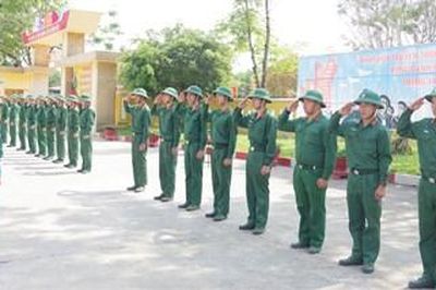 Vượt nắng thao trường