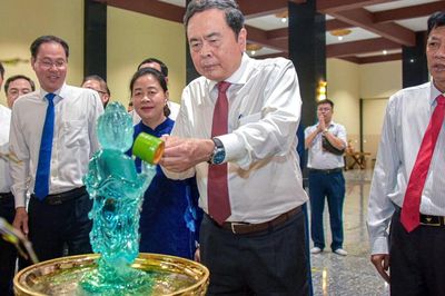 Chủ tịch Quốc hội Trần Thanh Mẫn thăm và chúc mừng Đức Pháp chủ GHPGVN nhân Đại lễ Phật đản PL.2570