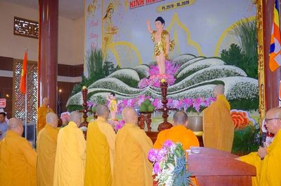 Vĩnh Long: Trang nghiêm Đại lễ Phật đản Phật lịch 2570 và trao tặng 200 tỷ đồng an sinh xã hội