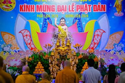 Đồng Tháp: Cung nghinh kiệu hoa rước Phật kính mừng Đại lễ Phật đản Phật lịch 2570 tại phường Sa Đéc