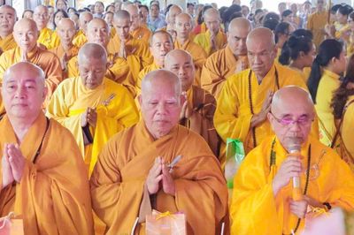 Chư tôn đức liên phường về chùa Quảng Đức dự Đại lễ Phật đản Phật lịch 2570