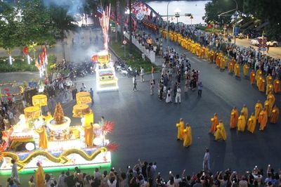 Huế: Trang nghiêm Lễ rước Phật từ Quốc tự Diệu Đế đến tổ đình Từ Đàm