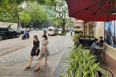 Hà Nội 'đánh thức' vỉa hè: Thí điểm cho kinh doanh và kinh tế đêm