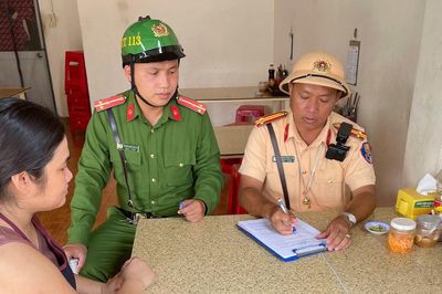 Lâm Đồng: Hộ kinh doanh ký cam kết không vi phạm trật tự ATGT dọc đường Hồ Chí Minh