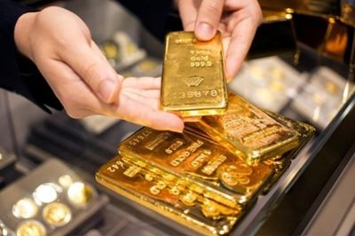 Đề xuất gỡ 'giấy phép con' với vàng trang sức, siết quản lý vàng nguyên liệu tạm nhập tái xuất