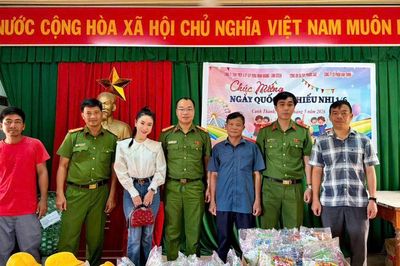 Gia Lai: Trao 180 phần quà yêu thương cho trẻ em làng Canh Thành trước thềm Ngày Quốc tế Thiếu nhi 1/6