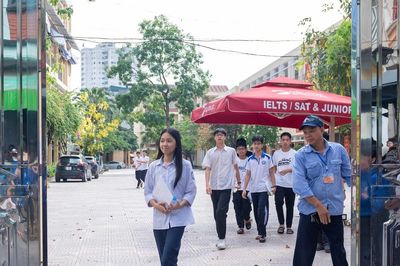 Gợi ý đáp án đề thi môn Ngoại ngữ lớp 10 của Hà Nội năm 2026