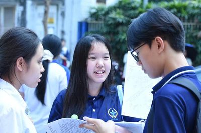 Thí sinh Hà Nội rạng rỡ vì đề tiếng Anh vào lớp 10 vừa sức, nhiều em tự tin đạt 9 - 10 điểm