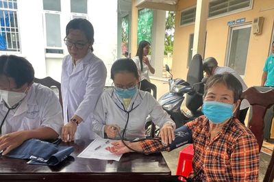 Cà Mau ra quân khám sức khỏe cho người dân