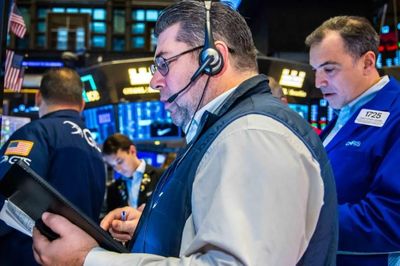 Dow Jones vượt 51.000 điểm, Phố Wall tiếp tục lập kỷ lục