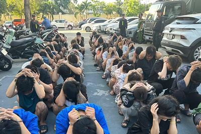 Những chiếc 'vòi bạch tuộc' len lỏi quán bar, vũ trường