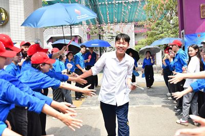Thành đoàn Hà Nội đồng hành cùng sĩ tử vượt vũ môn