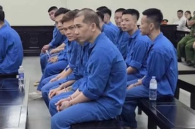 Phạt tù nhóm 'xã hội đen' lừa đảo, đánh bạc