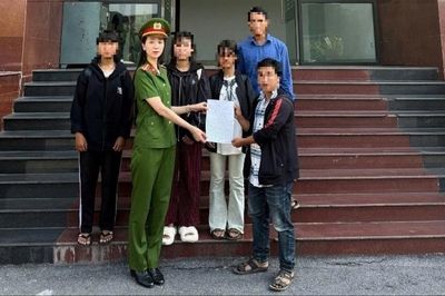 Giải cứu ba thiếu nữ bị dụ dỗ làm 'việc nhẹ, lương cao'