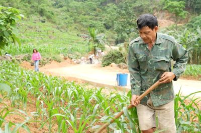 Một người hiến đất, cả bản có đường