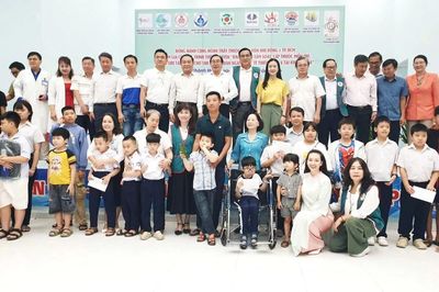 500 trẻ em khuyết tật Khánh Hòa được nhận quà 1/6 đặc biệt.