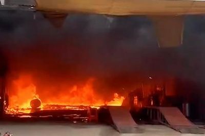 Cháy tiệm rửa xe, nhiều máy móc, tài sản bị thiêu rụi