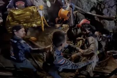 Đã giải cứu được 5 người mắc kẹt ra khỏi hang động ngập lụt ở Lào