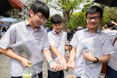 Thí sinh Hà Nội 'trúng tủ' Văn vào lớp 10, tự tin điểm 9, khoe viết bài 'đỏ cả tay'