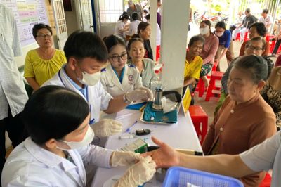 Cà Mau đồng loạt ra quân đợt 3 khám sức khỏe toàn dân tại 64 xã, phường
