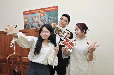 Gen Z đưa tranh Đông Hồ lên nền tảng số, lan tỏa di sản theo cách mới