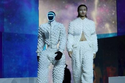 Khi Robot bước lên sàn diễn thời trang Seoul