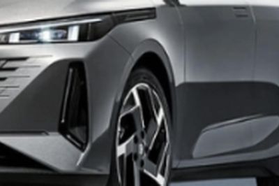 Sedan hybrid hạng C giá 348 triệu đồng đẹp sang trọng, trang bị đẳng cấp vượt Mazda3, Honda Civic, siêu tiết kiệm xăng, rẻ chỉ ngang Kia Morning
