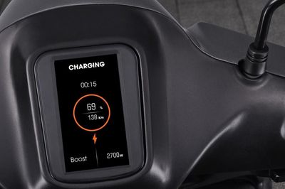 Xe máy điện giá 29,9 triệu đồng bán ở Việt Nam đẹp như SH, cốp rộng hơn Lead, đi 200km/lần sạc, công nghệ thông minh, rẻ hơn Vision