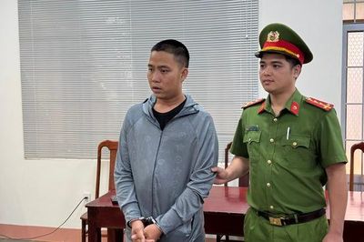 Bắt tài xế xe tải vượt ẩu cán một nữ sinh tử vong