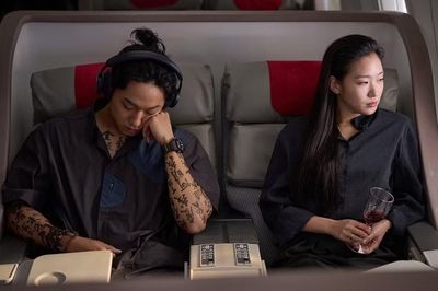 Bom tấn kinh dị 'Quật Mộ Trùng Ma' có ngoại truyện, cặp đôi pháp sư lại gây sốt