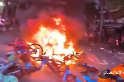 Video bạo loạn bùng phát ở Paris sau khi PSG vô địch Champions League