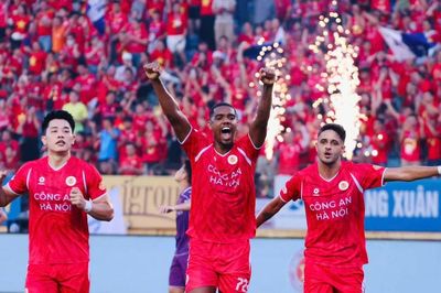 Thắng đẹp ngày nâng cúp, CLB Công an Hà Nội san bằng kỷ lục V-League