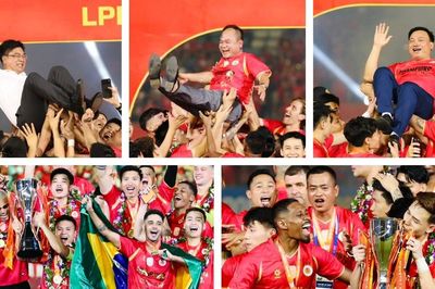 Công an Hà Nội FC mừng ngôi vô địch đầy cảm xúc
