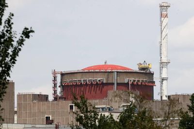 Nga tố Ukraine tấn công nhà máy điện hạt nhân gây một lỗ thủng ở phòng máy, ông Medvedev cảnh cáo Kiev và NATO