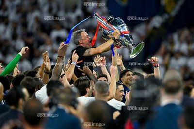 HLV Luis Enrique và PSG chạm hàng loạt kỷ lục Champions League