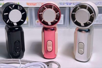 Bán quạt mini cầm tay, người kinh doanh bỏ túi hàng ngàn tỉ đồng