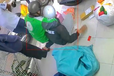 Phát hiện tài xế dùng ma túy, công an bắt giữ 2 người liên quan