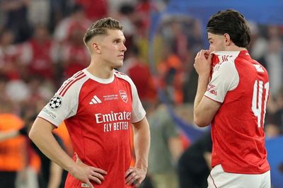 Chelsea mỉa mai Arsenal sau khi thua PSG