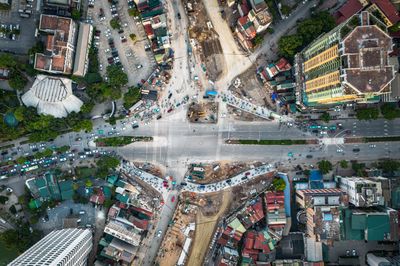 Cảnh tắc nghẽn khi ngã tư La Thành - Nguyễn Chí Thanh chắn rào