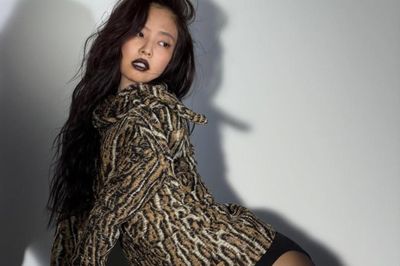 Jennie bất chấp mốt không quần đang thoái trào