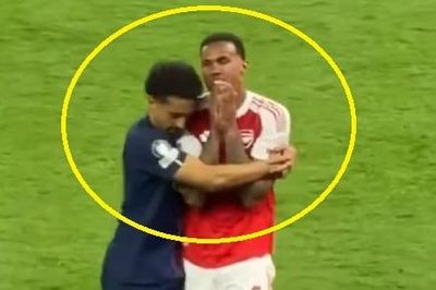 Cầu thủ PSG bỏ ăn mừng làm rung động cả châu Âu