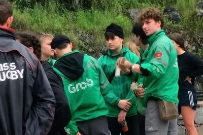 Vì sao khách Tây chưa hết 'phát cuồng' săn áo Grab tại Việt Nam?