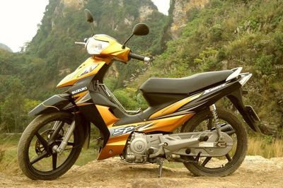 Mẫu xe máy gần 20 năm tuổi của Suzuki tương thích xăng E10