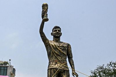 Ấn Độ dỡ tượng Messi sau vài tháng khánh thành